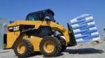 tablero porta-pallet trabajando con CAT 246D